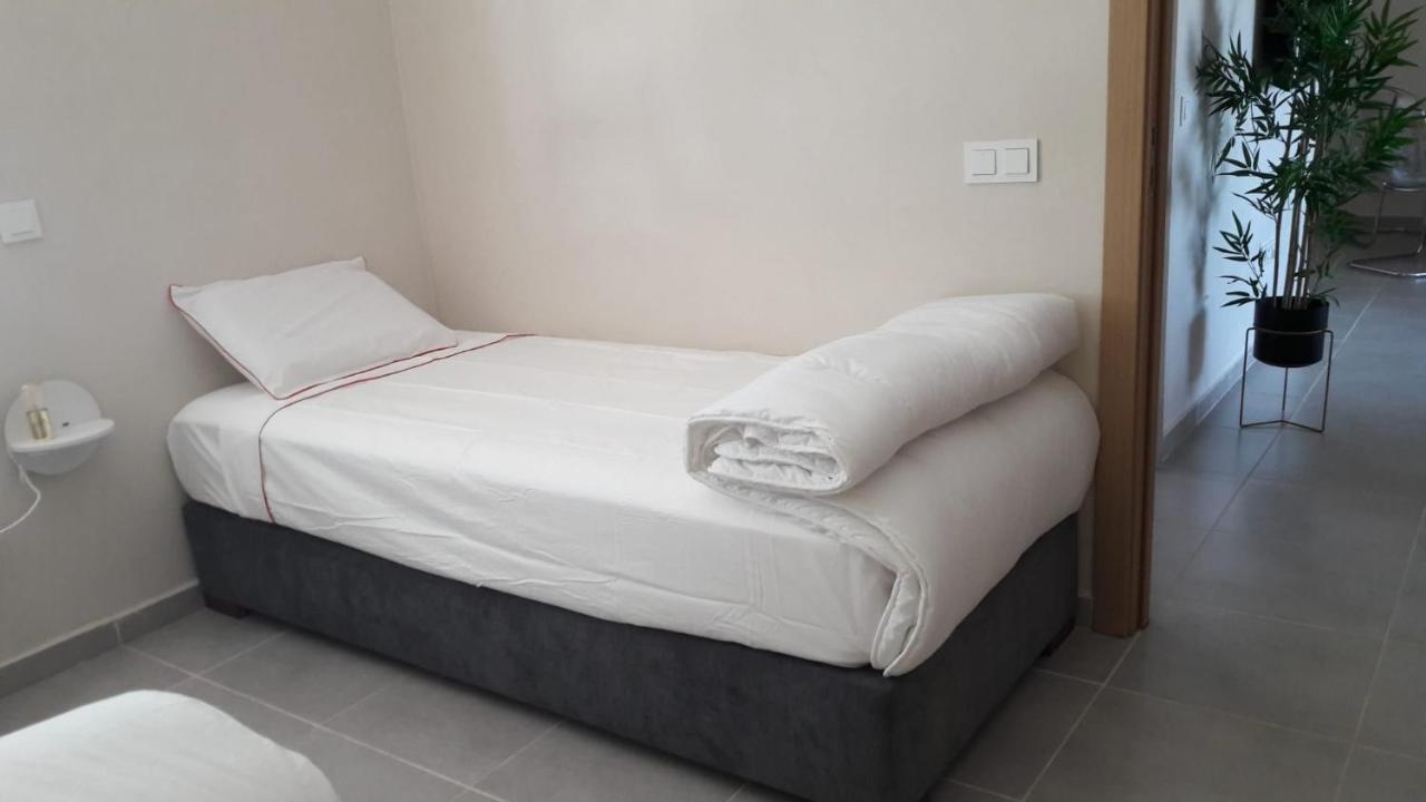 Appart. Luxueux Avec Piscine, Cosy, Bien Situe Bouznika Exteriör bild